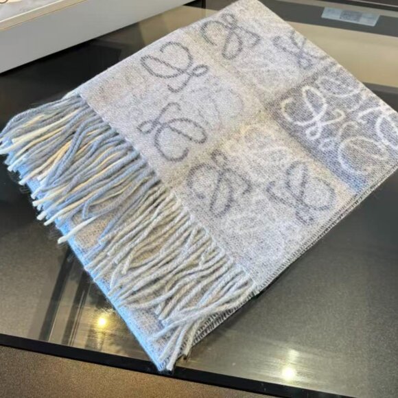 Fashionable Dual-Sided Scarf - Picture 2 of 5